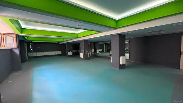 Kirayə verilir obyekt 360 m² — Bakı, İnşaatçılar 360.00 m²