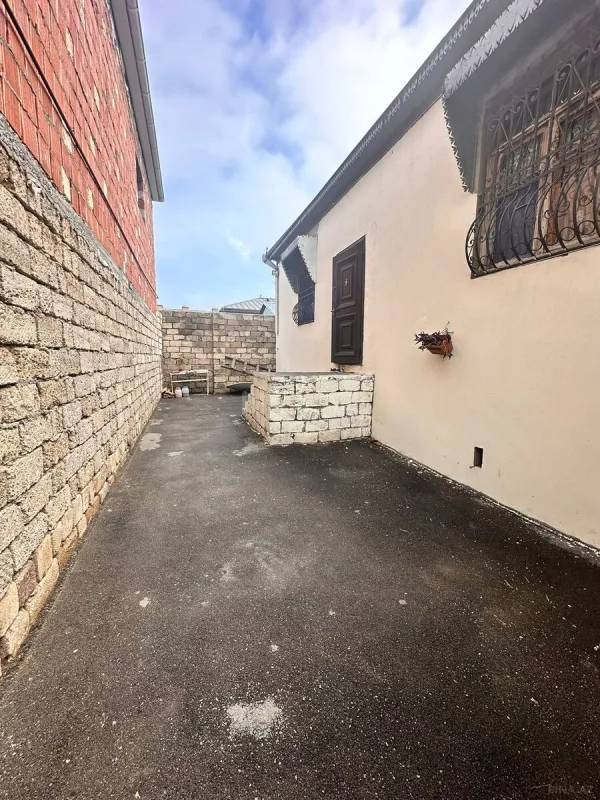 Satılır 4 otaqlı həyət evi 180 m²