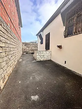 Satılır 4 otaqlı həyət evi 180 m²