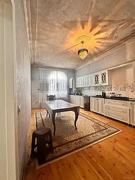 Satılır 4 otaqlı həyət evi 180 m²