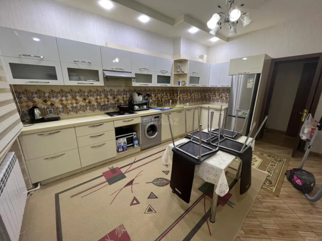 Kirayə verilir 2 otaqlı mənzil 75 m²