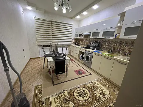 Kirayə verilir 2 otaqlı mənzil 75 m²