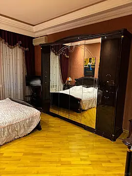 Kirayə verilir 3 otaqlı mənzil 140 m²