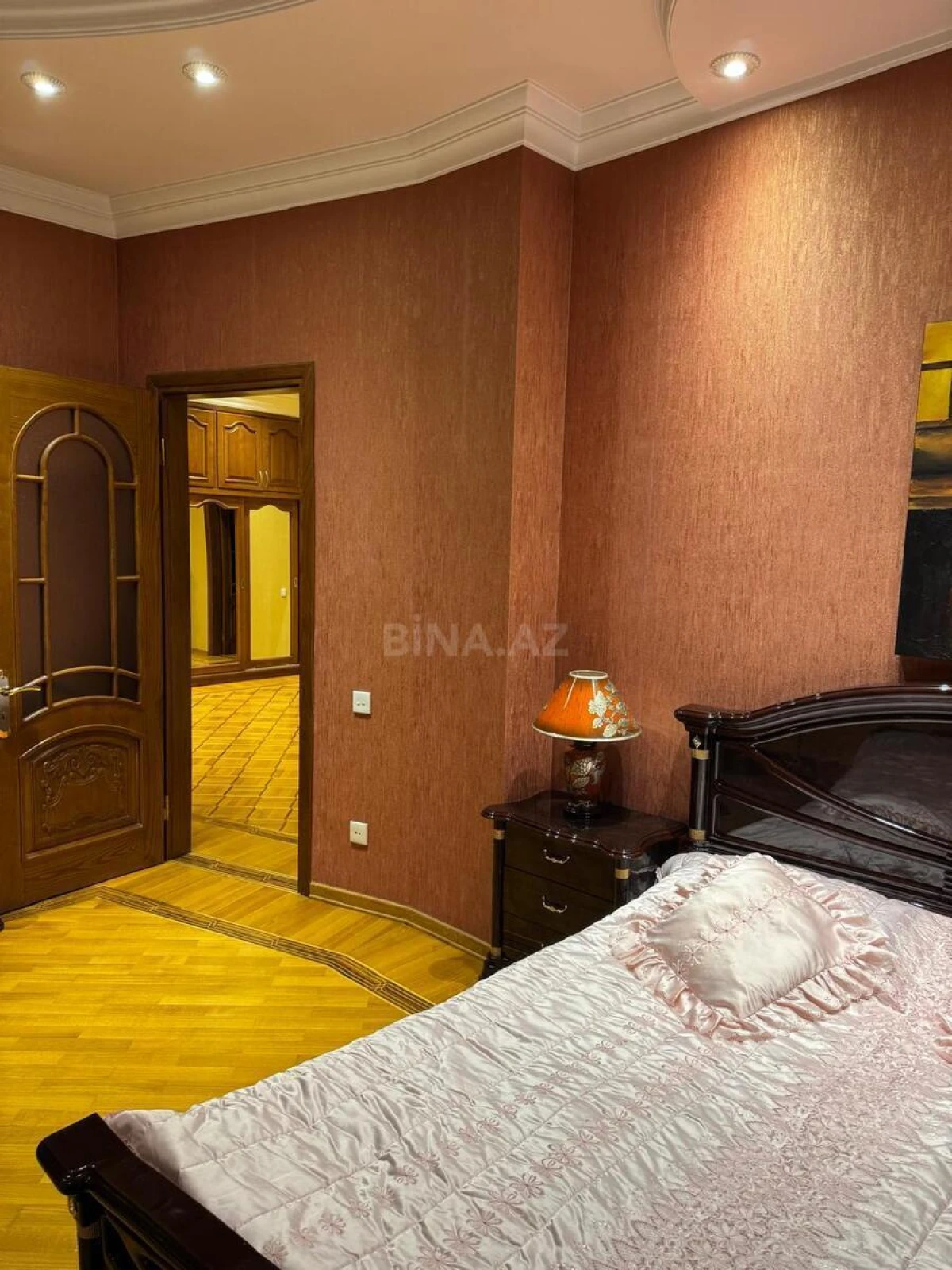 Kirayə verilir 3 otaqlı mənzil 140 m²