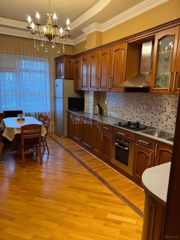 Kirayə verilir 3 otaqlı mənzil 140 m²