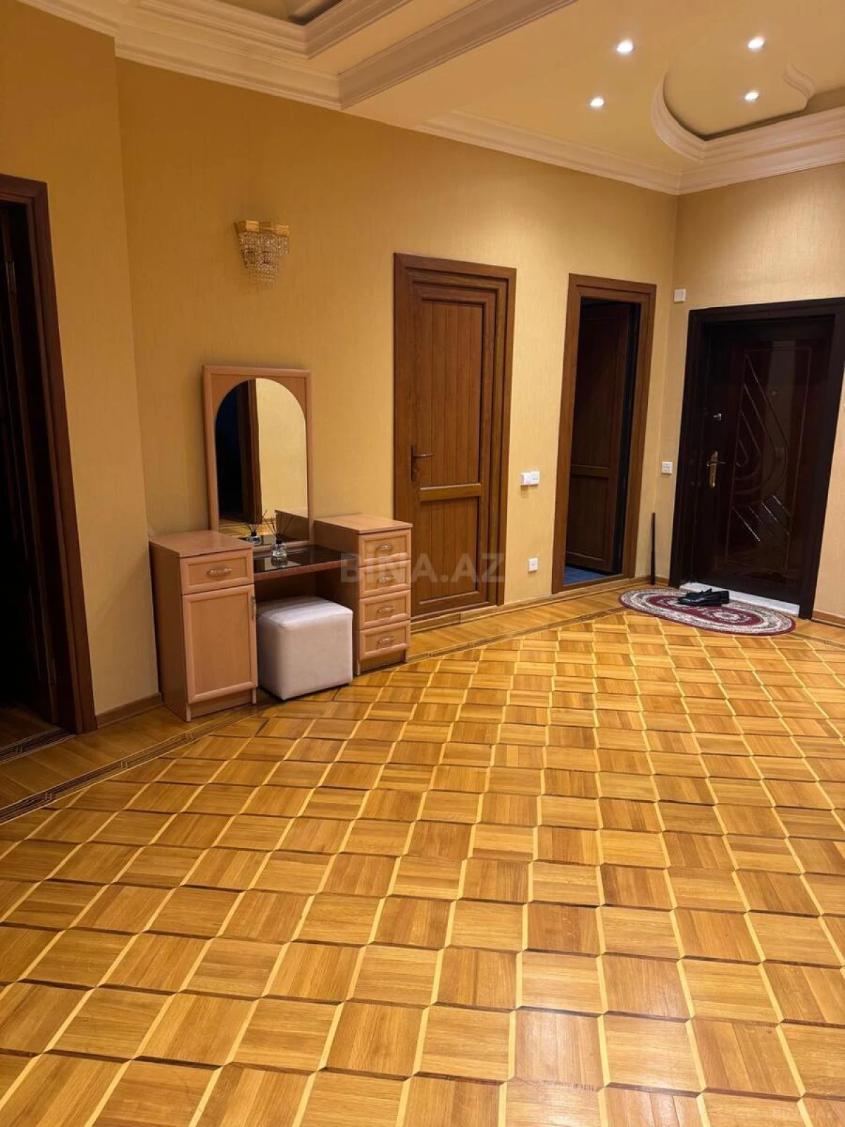 Kirayə verilir 3 otaqlı mənzil 140 m²