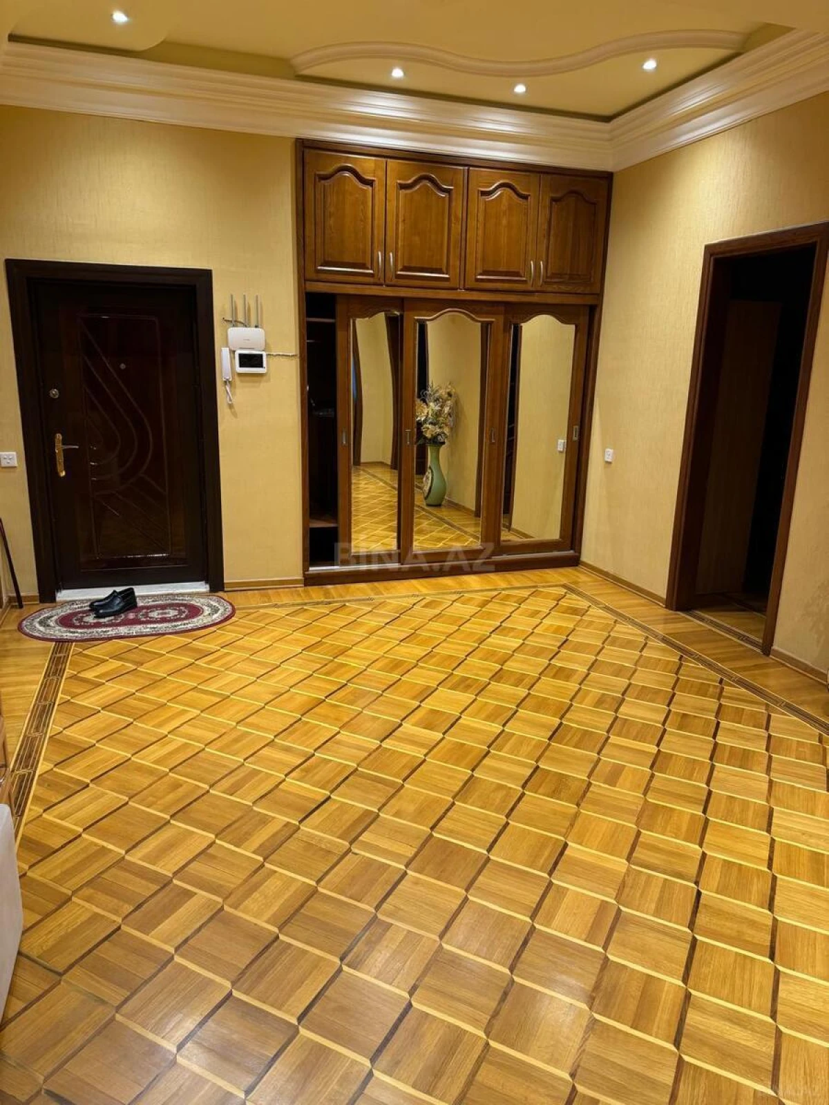 Kirayə verilir 3 otaqlı mənzil 140 m²