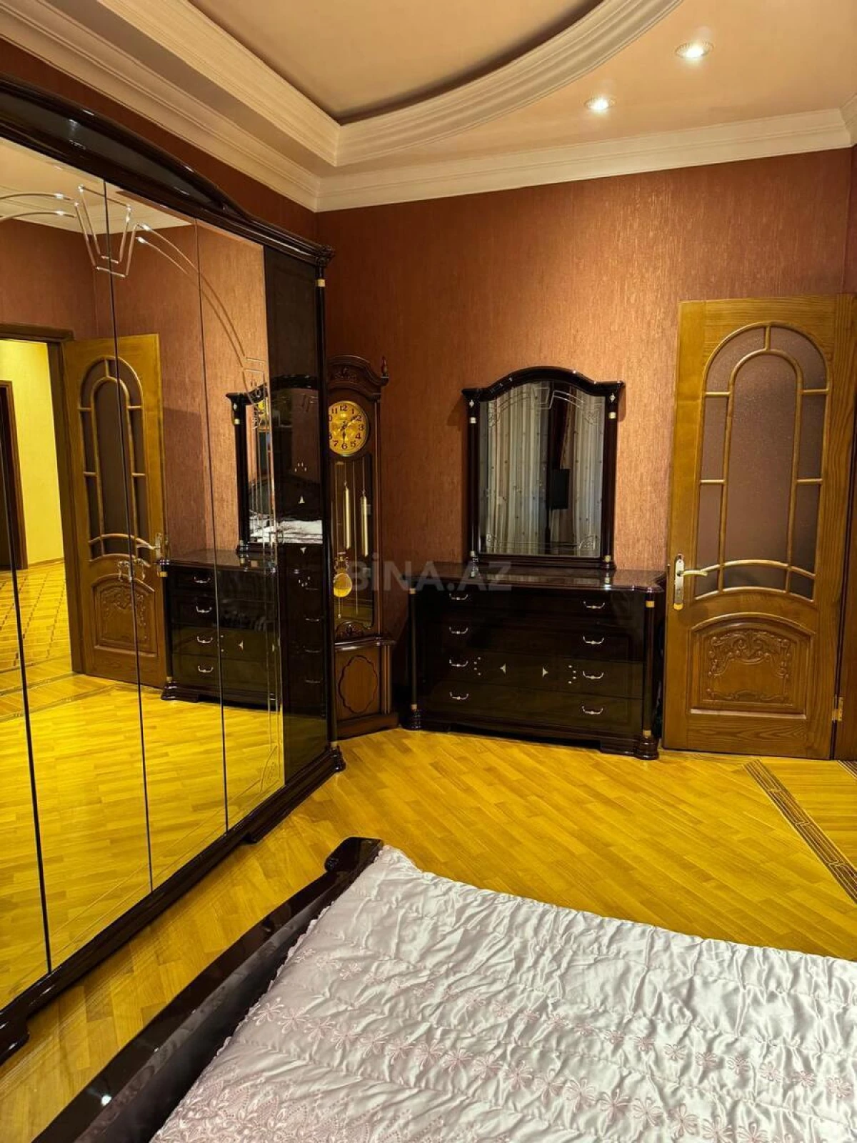 Kirayə verilir 3 otaqlı mənzil 140 m²