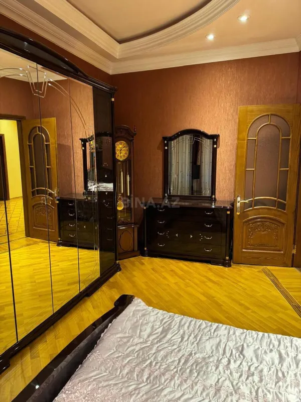 Kirayə verilir 3 otaqlı mənzil 140 m²