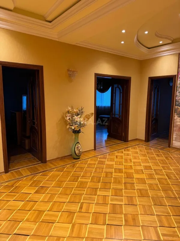 Kirayə verilir 3 otaqlı mənzil 140 m²