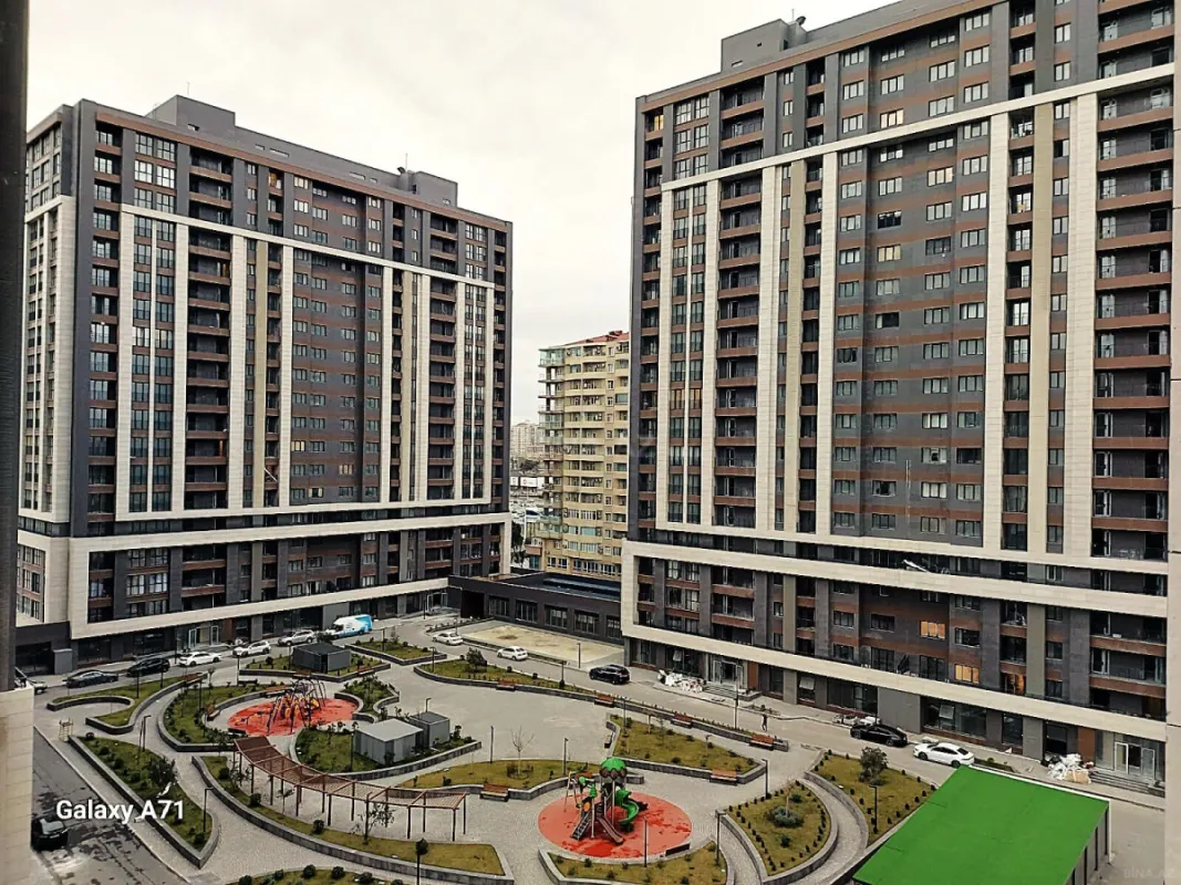 Satılır 3 otaqlı mənzil 127.4 m²