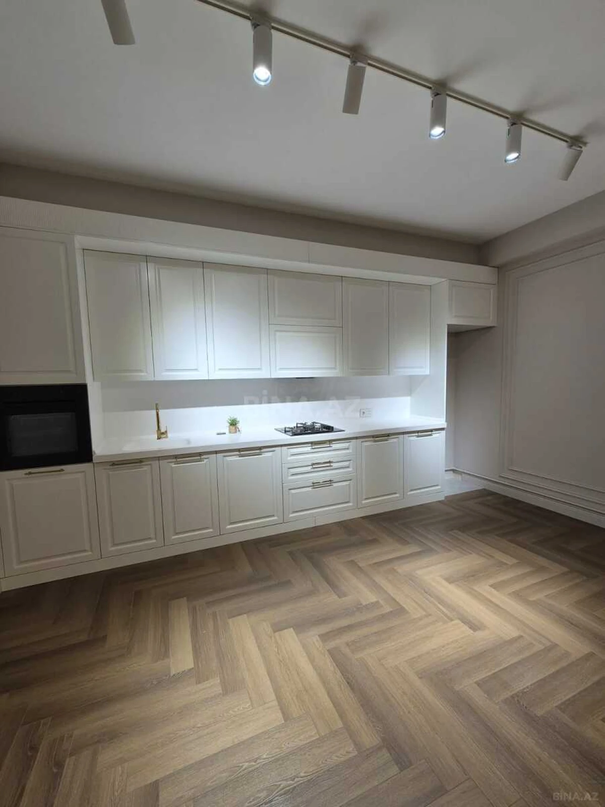 Satılır 3 otaqlı mənzil 110 m²