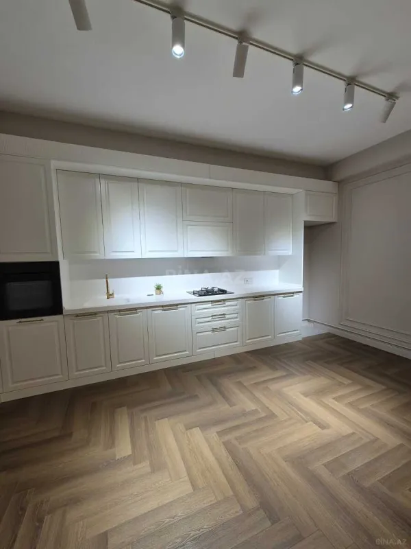 Satılır 3 otaqlı mənzil 110 m²