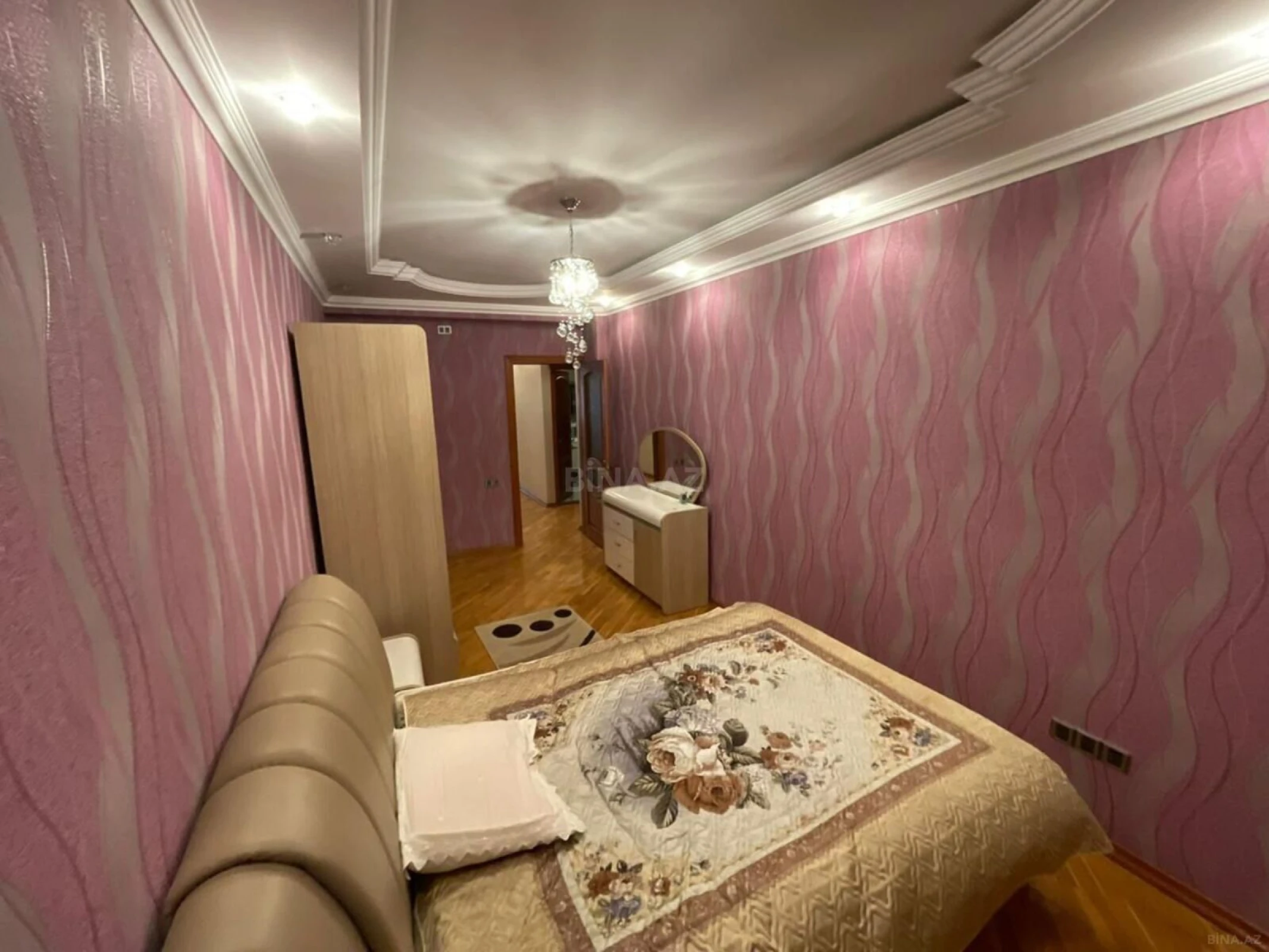 Satılır 3 otaqlı mənzil 117 m²