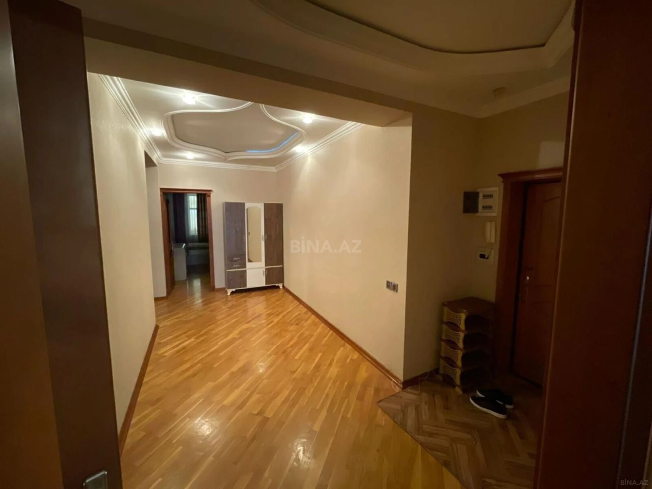 Satılır 3 otaqlı mənzil 117 m²