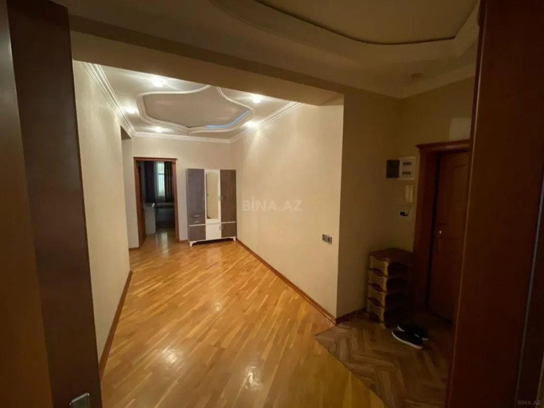 Satılır 3 otaqlı mənzil 117 m²