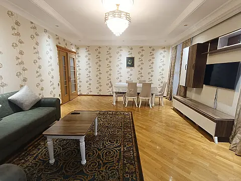 Kirayə verilir 3 otaqlı mənzil 120 m²