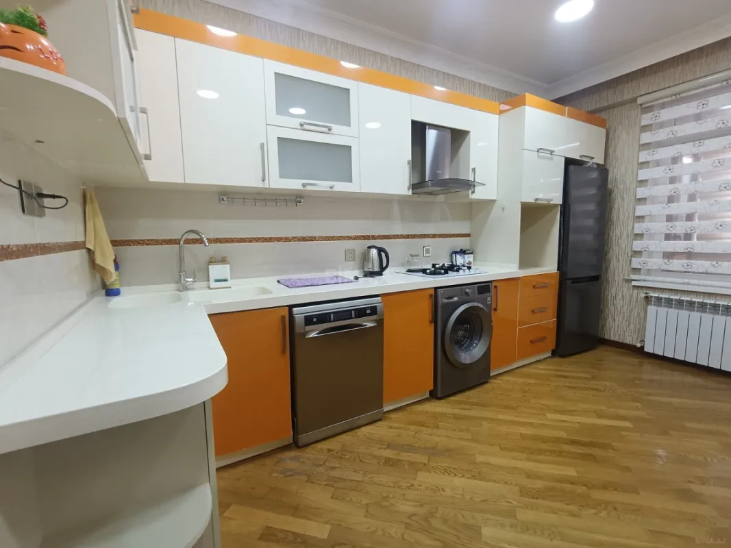 Kirayə verilir 3 otaqlı mənzil 120 m²