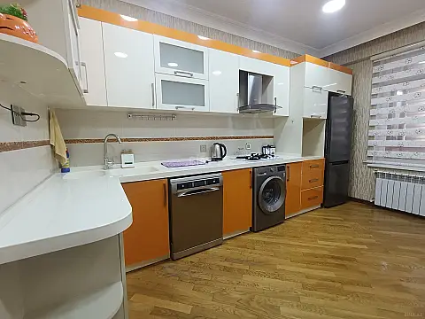 Kirayə verilir 3 otaqlı mənzil 120 m²