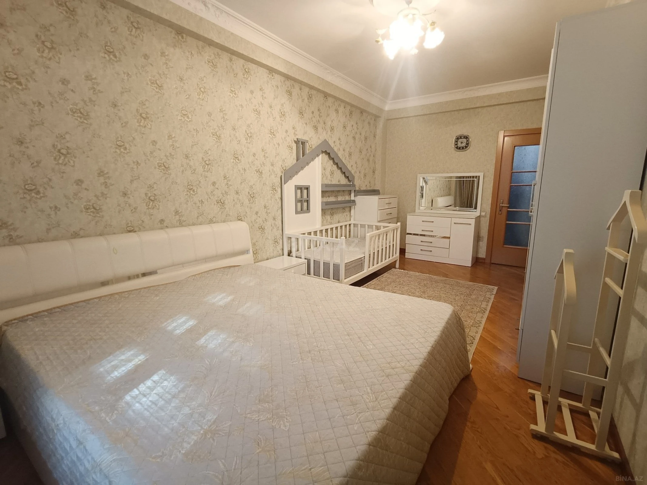 Kirayə verilir 3 otaqlı mənzil 120 m²