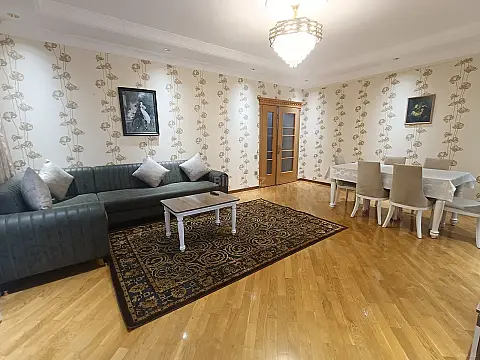 Kirayə verilir 3 otaqlı mənzil 120 m² — Bakı, Yeni Yasamal 3 otaq 120.00 m²