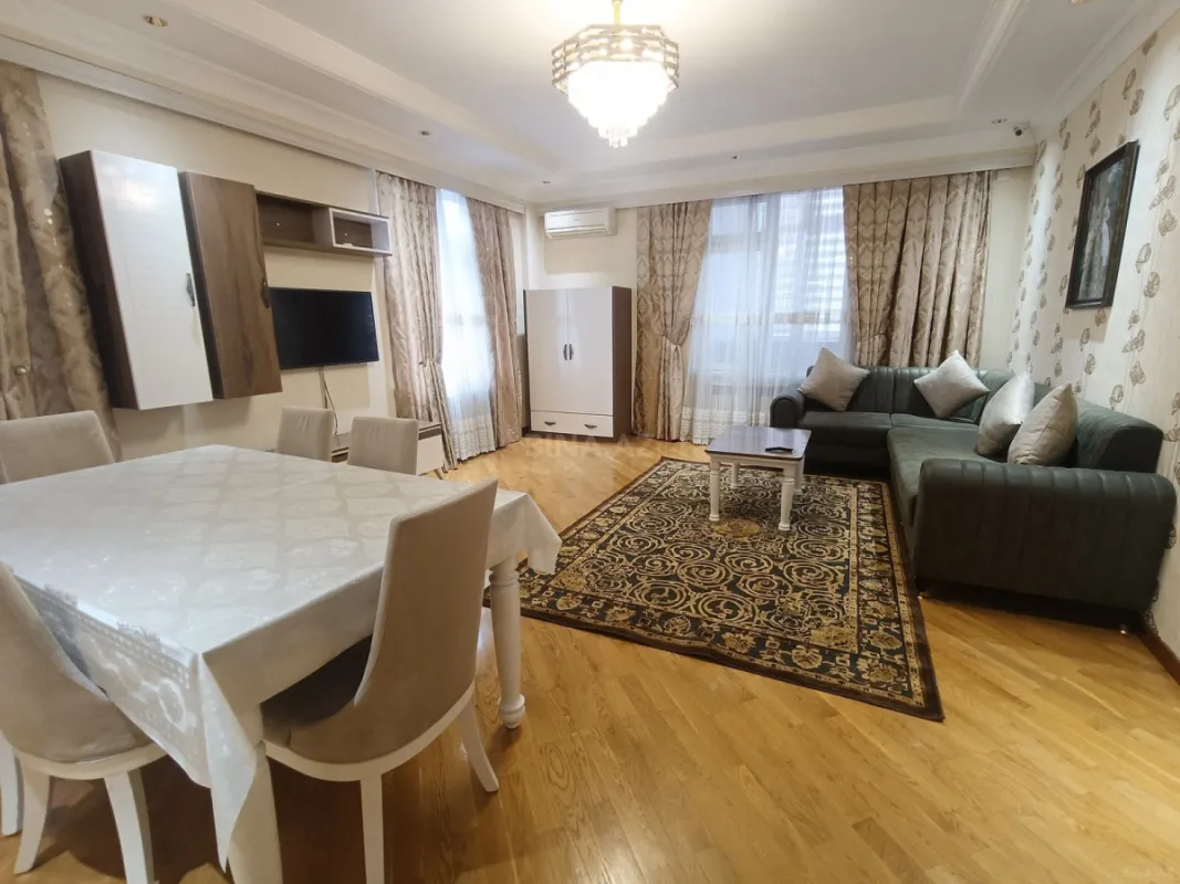 Kirayə verilir 3 otaqlı mənzil 120 m²
