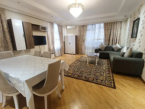 Kirayə verilir 3 otaqlı mənzil 120 m²