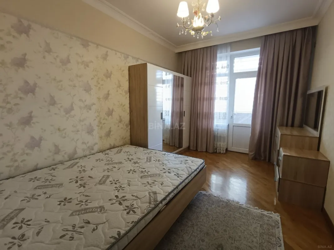 Kirayə verilir 3 otaqlı mənzil 120 m²