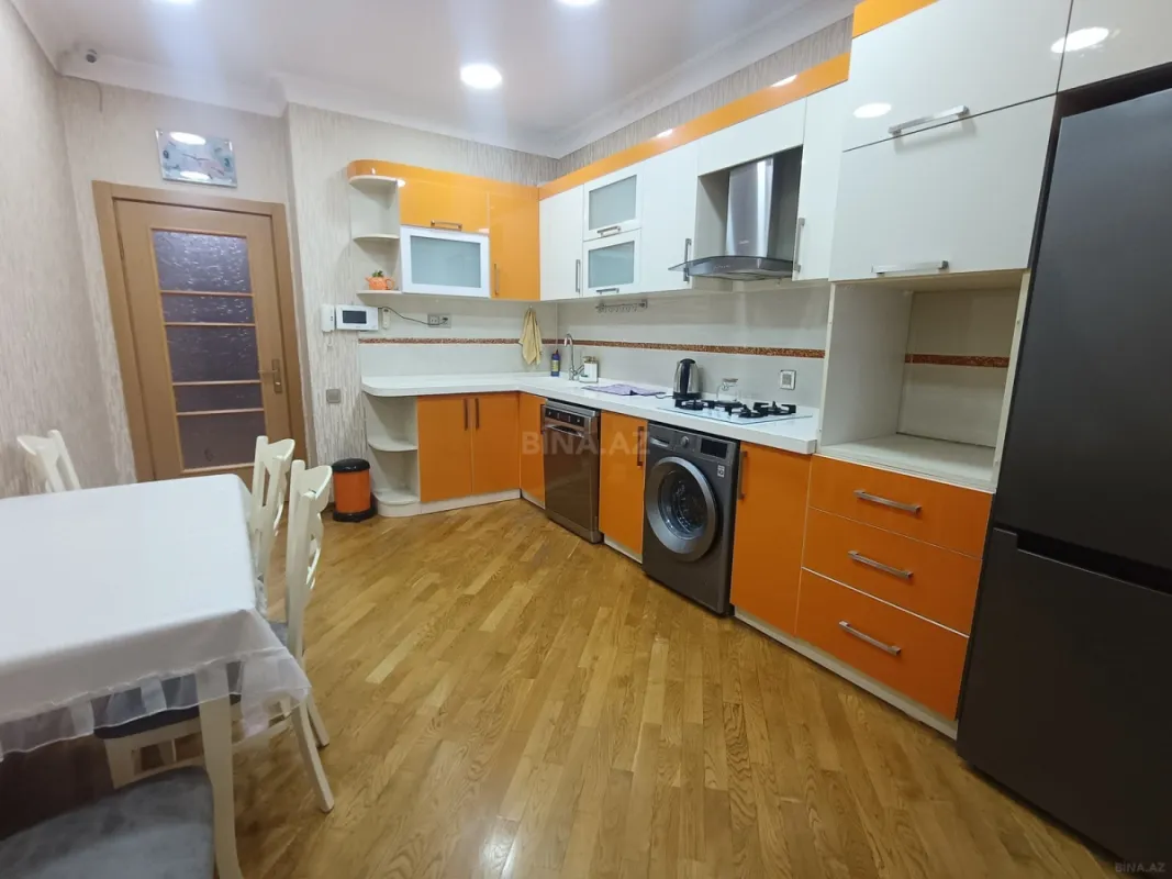Kirayə verilir 3 otaqlı mənzil 120 m²