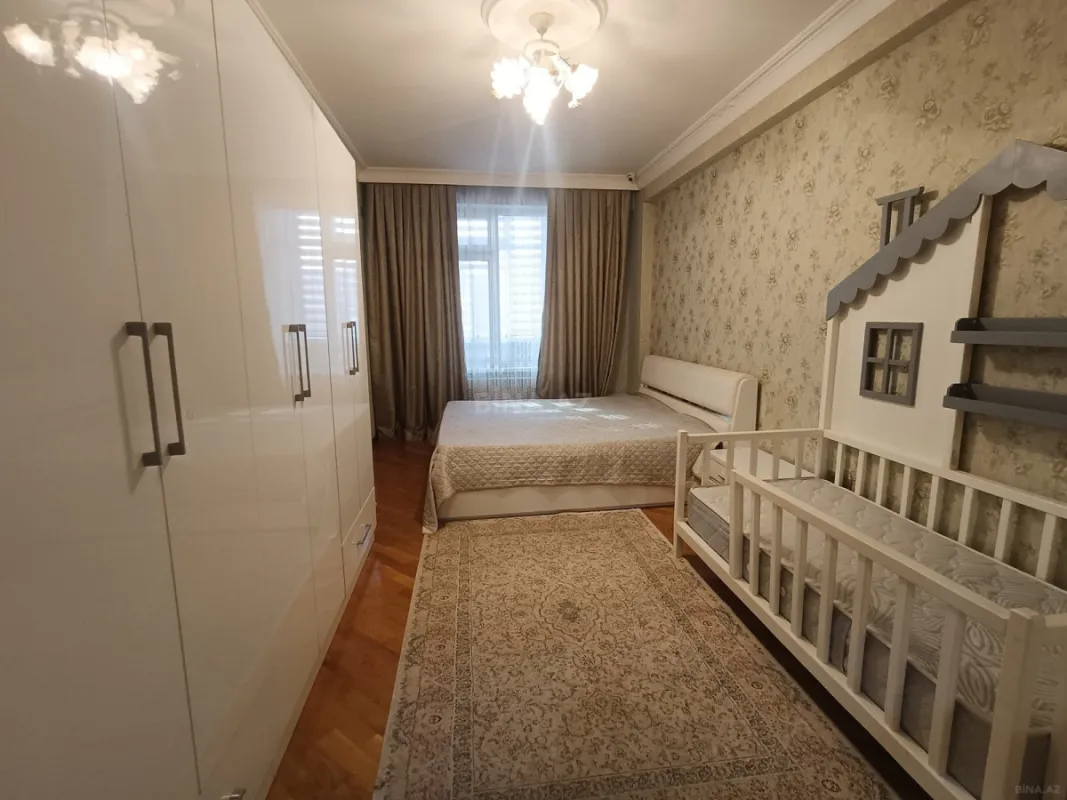 Kirayə verilir 3 otaqlı mənzil 120 m²