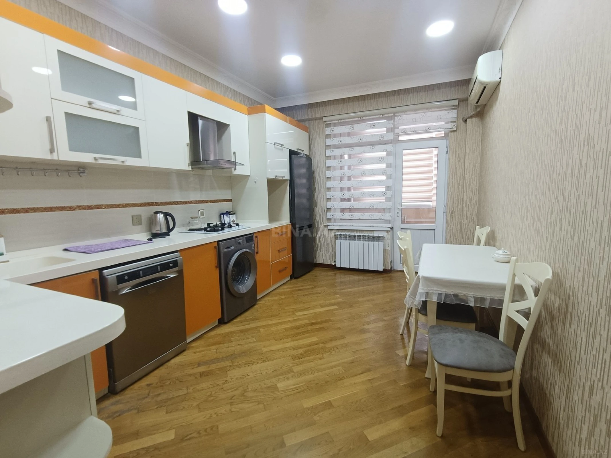 Kirayə verilir 3 otaqlı mənzil 120 m²