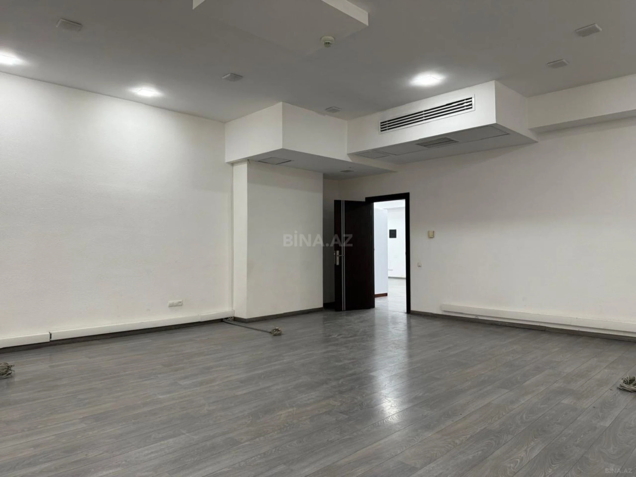 Kirayə verilir 4 otaqlı ofis 250 m²
