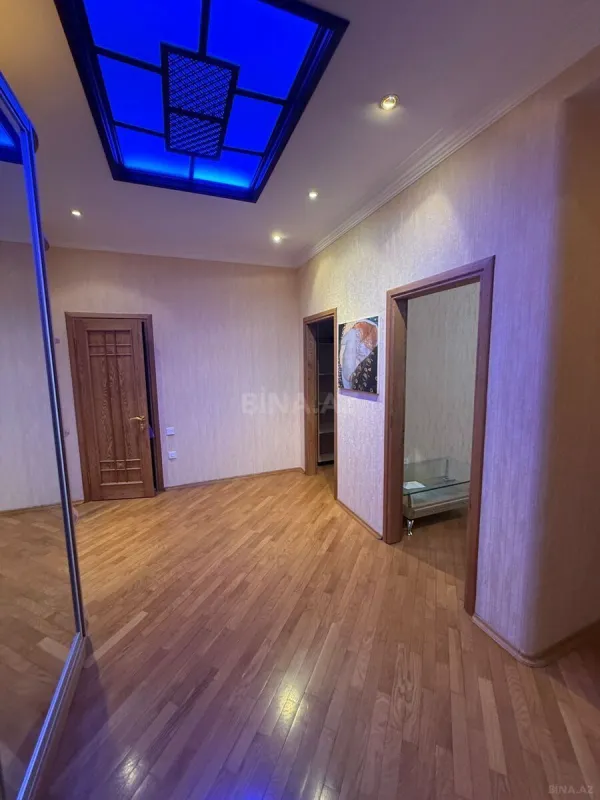 Kirayə verilir 2 otaqlı mənzil 98 m²
