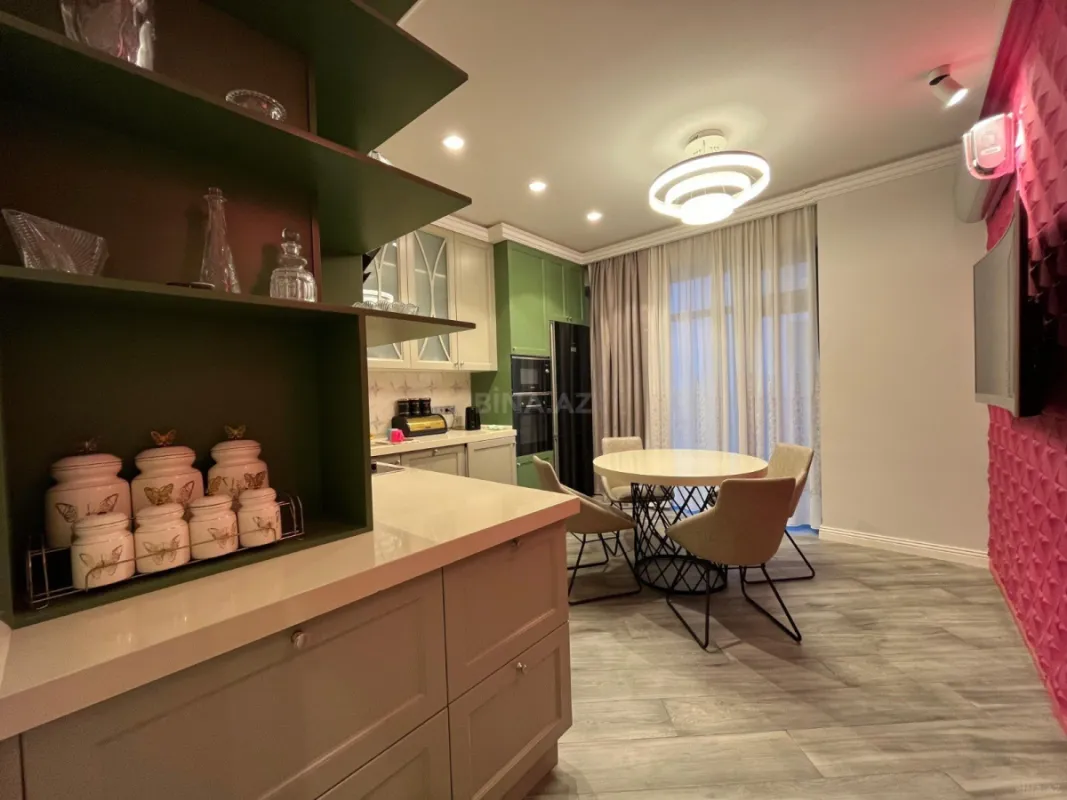 Kirayə verilir 3 otaqlı mənzil 180 m²