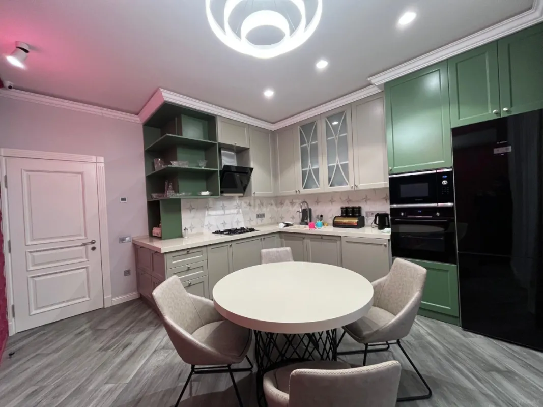 Kirayə verilir 3 otaqlı mənzil 180 m²