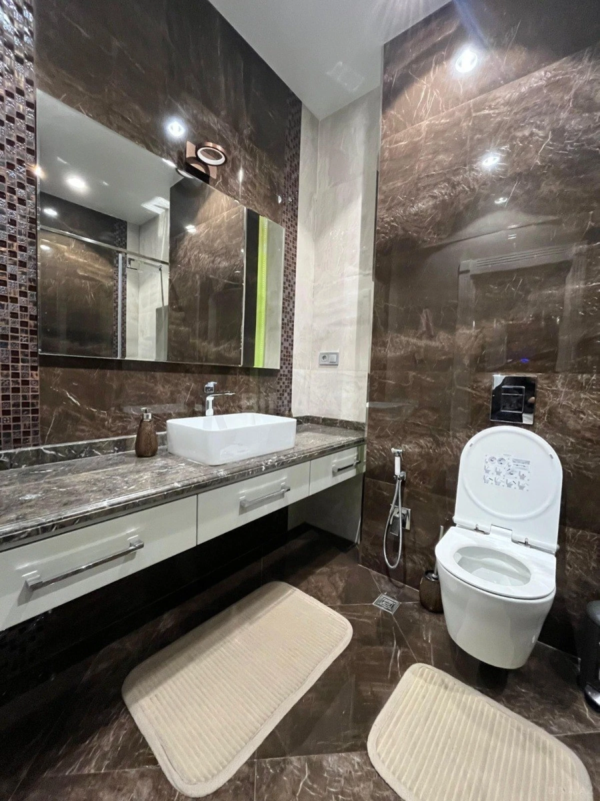 Kirayə verilir 3 otaqlı mənzil 180 m²