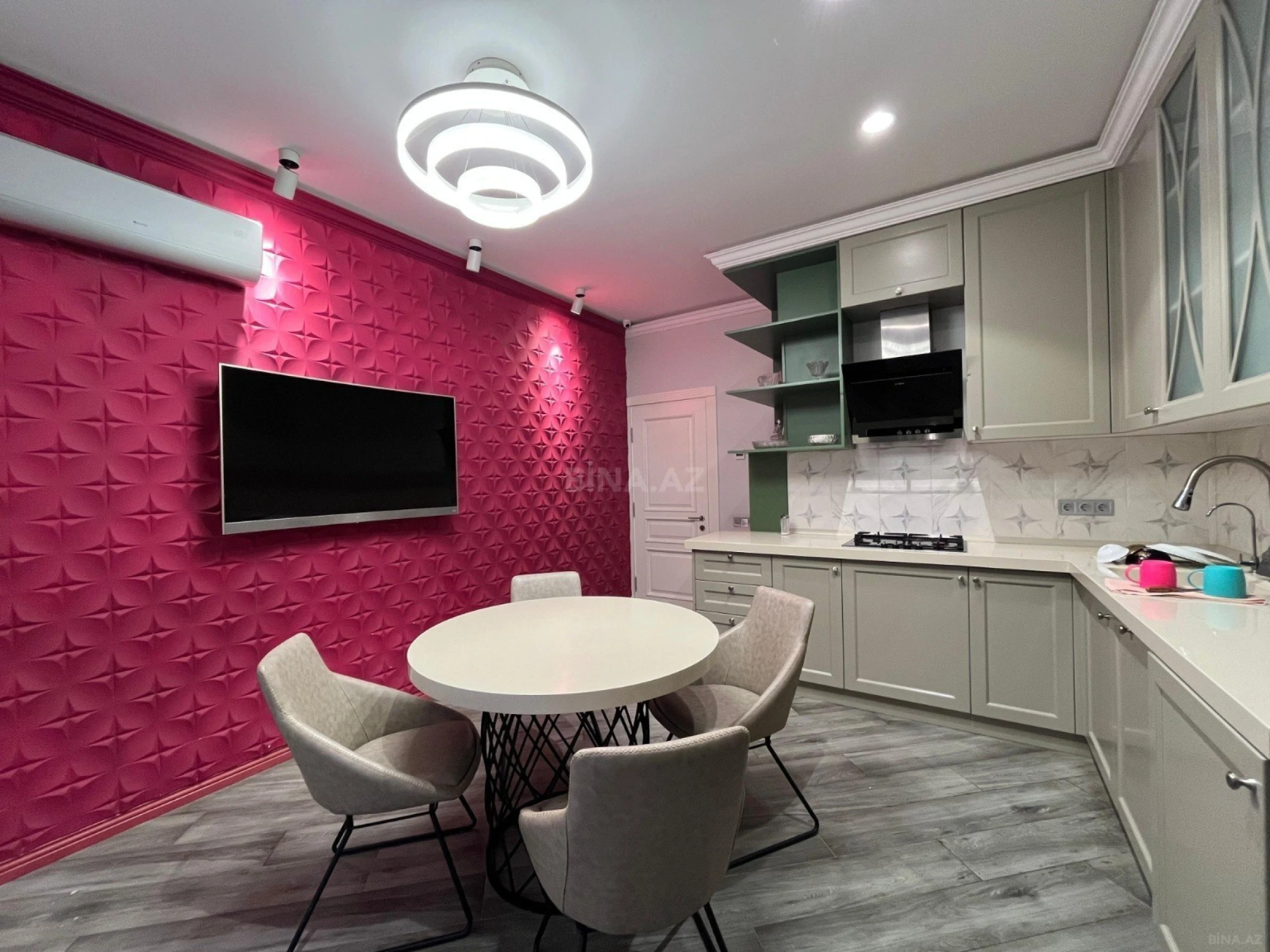 Kirayə verilir 3 otaqlı mənzil 180 m²