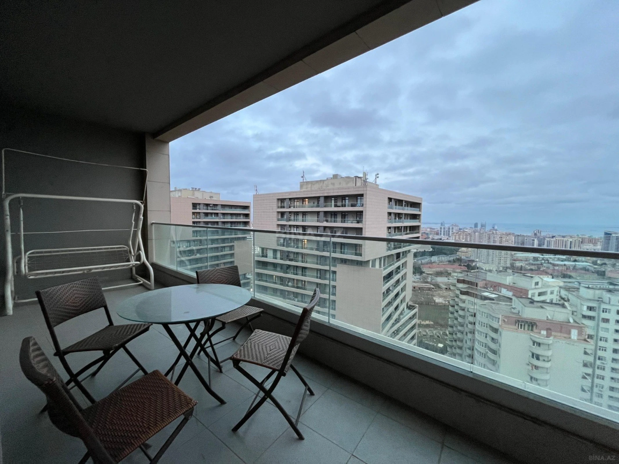 Kirayə verilir 3 otaqlı mənzil 180 m²