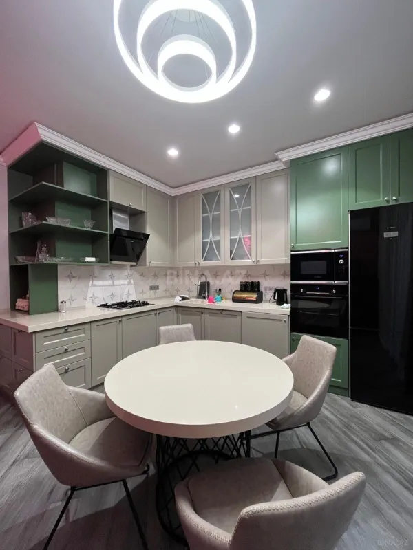 Kirayə verilir 3 otaqlı mənzil 180 m²