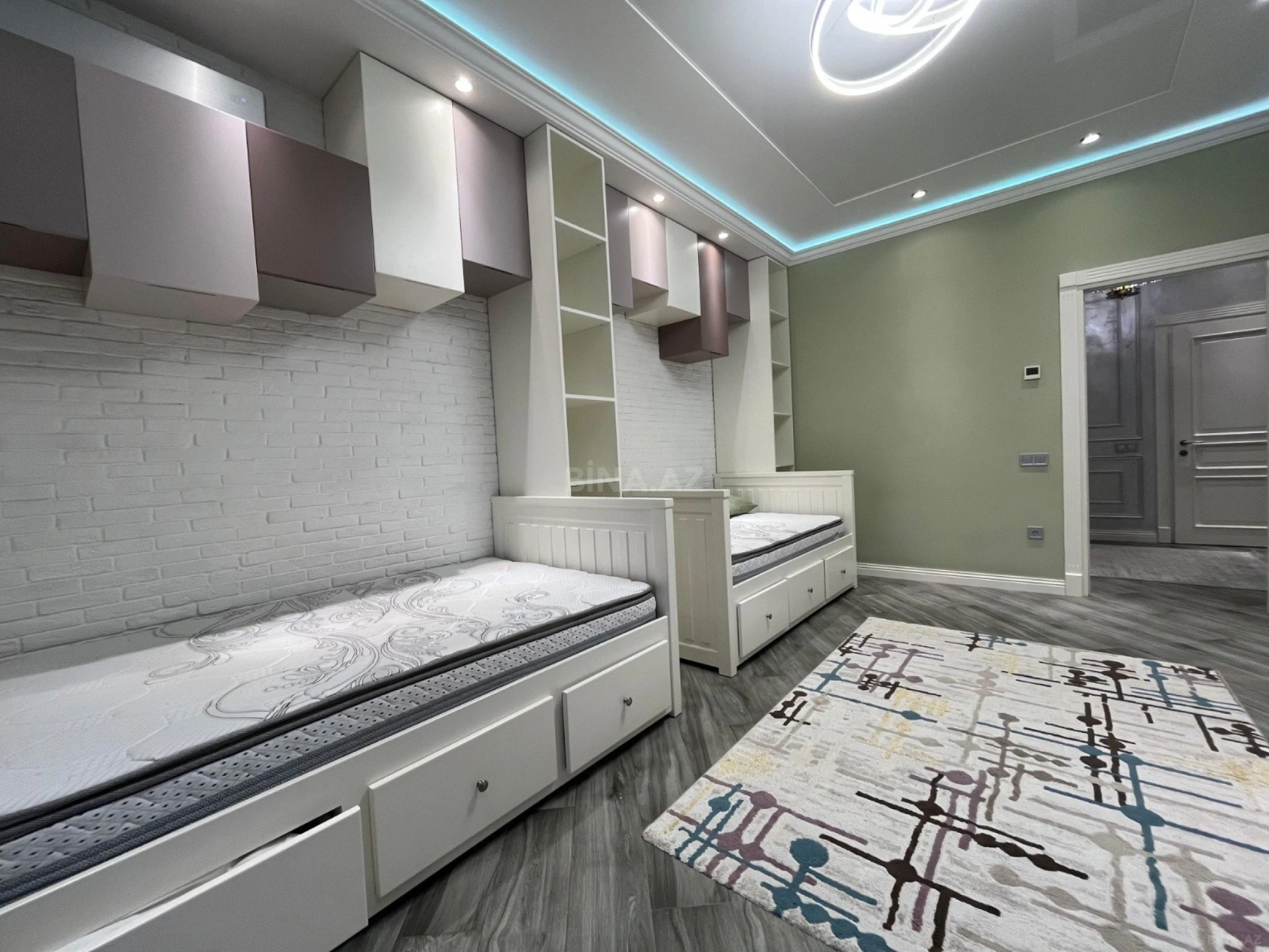 Kirayə verilir 3 otaqlı mənzil 180 m²