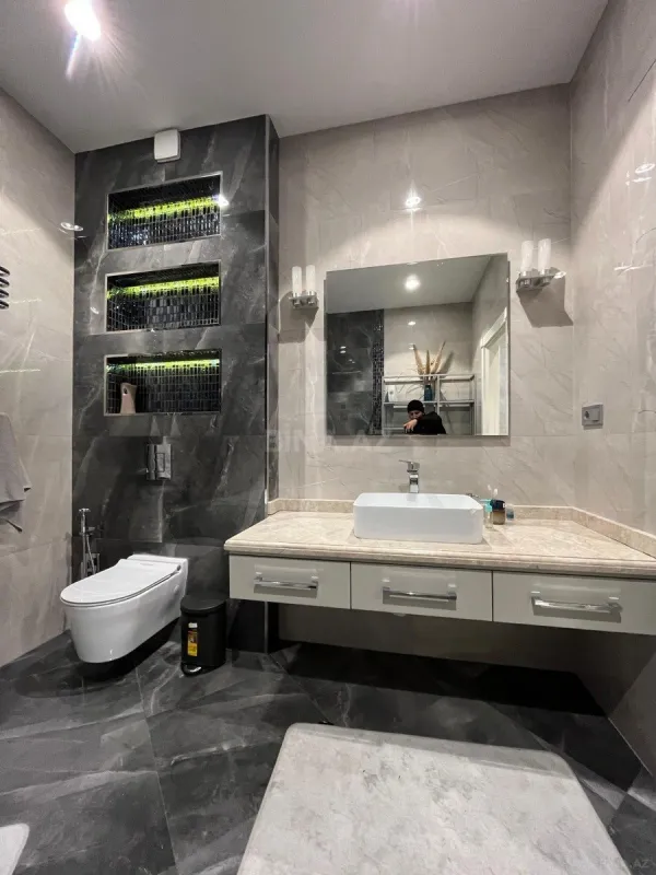 Kirayə verilir 3 otaqlı mənzil 180 m²