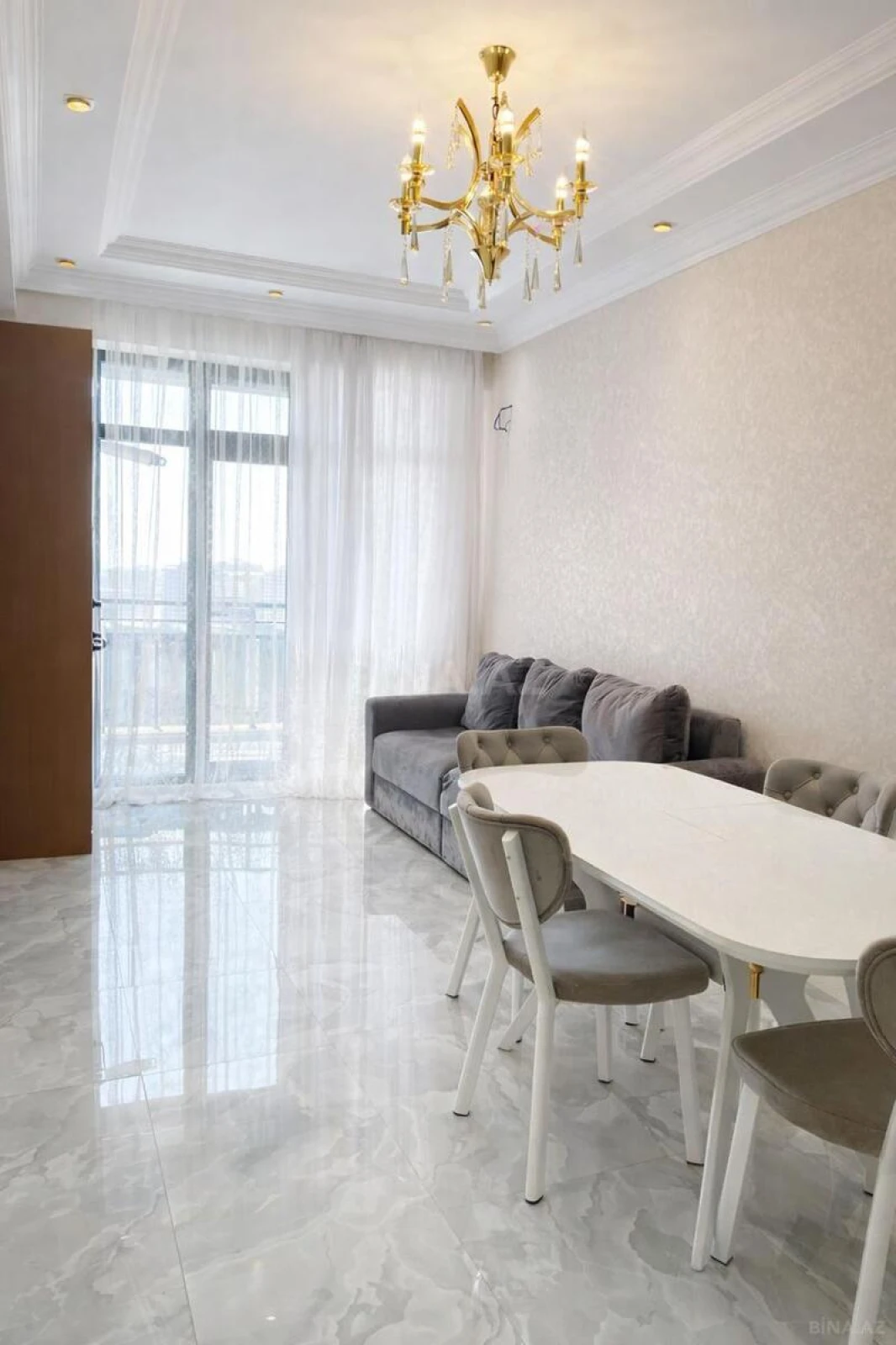Satılır 2 otaqlı mənzil 111 m²