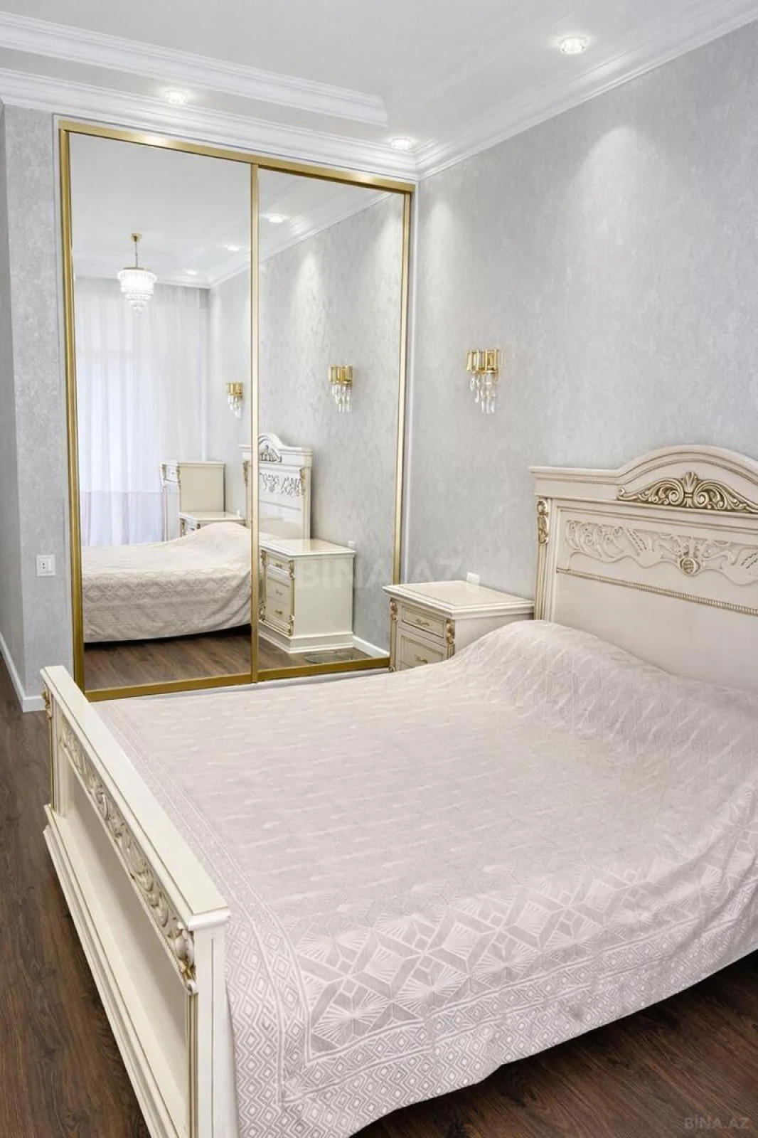 Satılır 2 otaqlı mənzil 111 m²