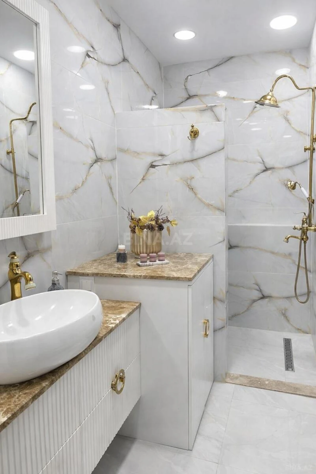 Satılır 2 otaqlı mənzil 111 m²