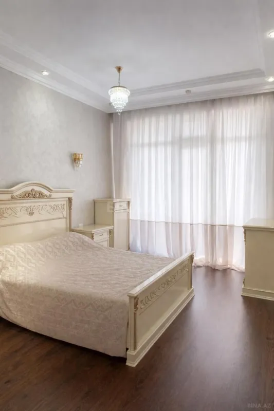 Satılır 2 otaqlı mənzil 111 m²
