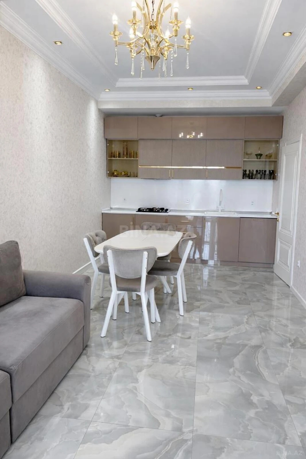 Satılır 2 otaqlı mənzil 111 m²