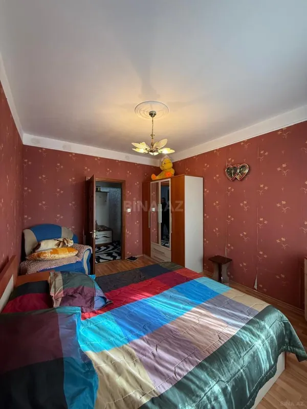 Satılır 5 otaqlı mənzil 120 m²