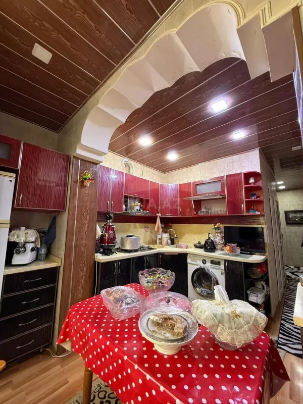 Satılır 5 otaqlı mənzil 120 m²