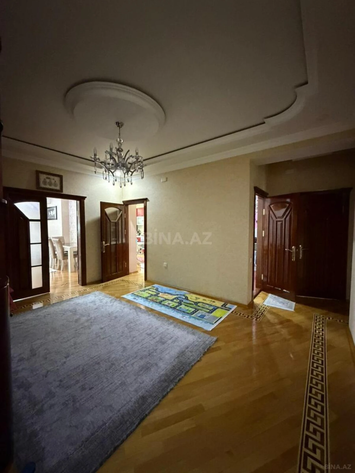 Satılır 3 otaqlı mənzil 135 m²
