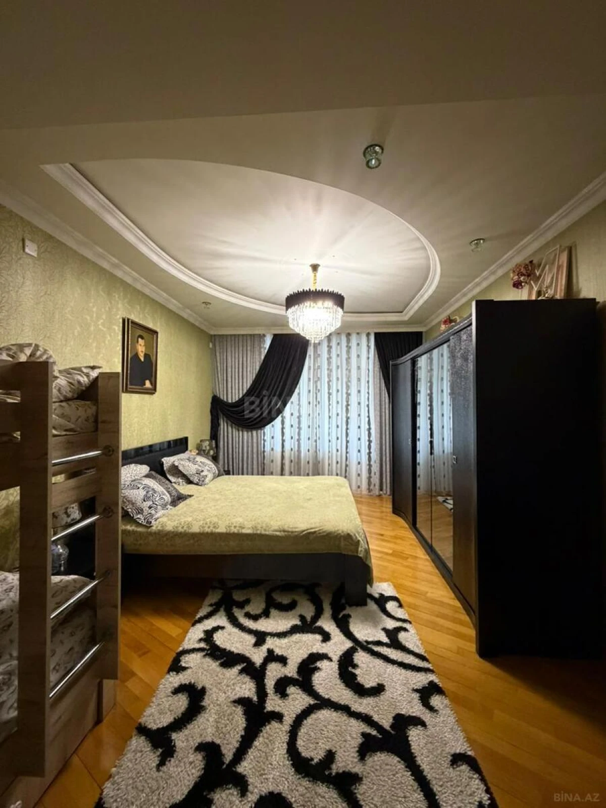 Satılır 3 otaqlı mənzil 135 m²